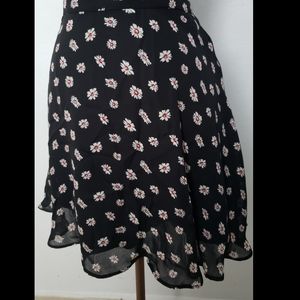 Black skirt with flowers Forever 21